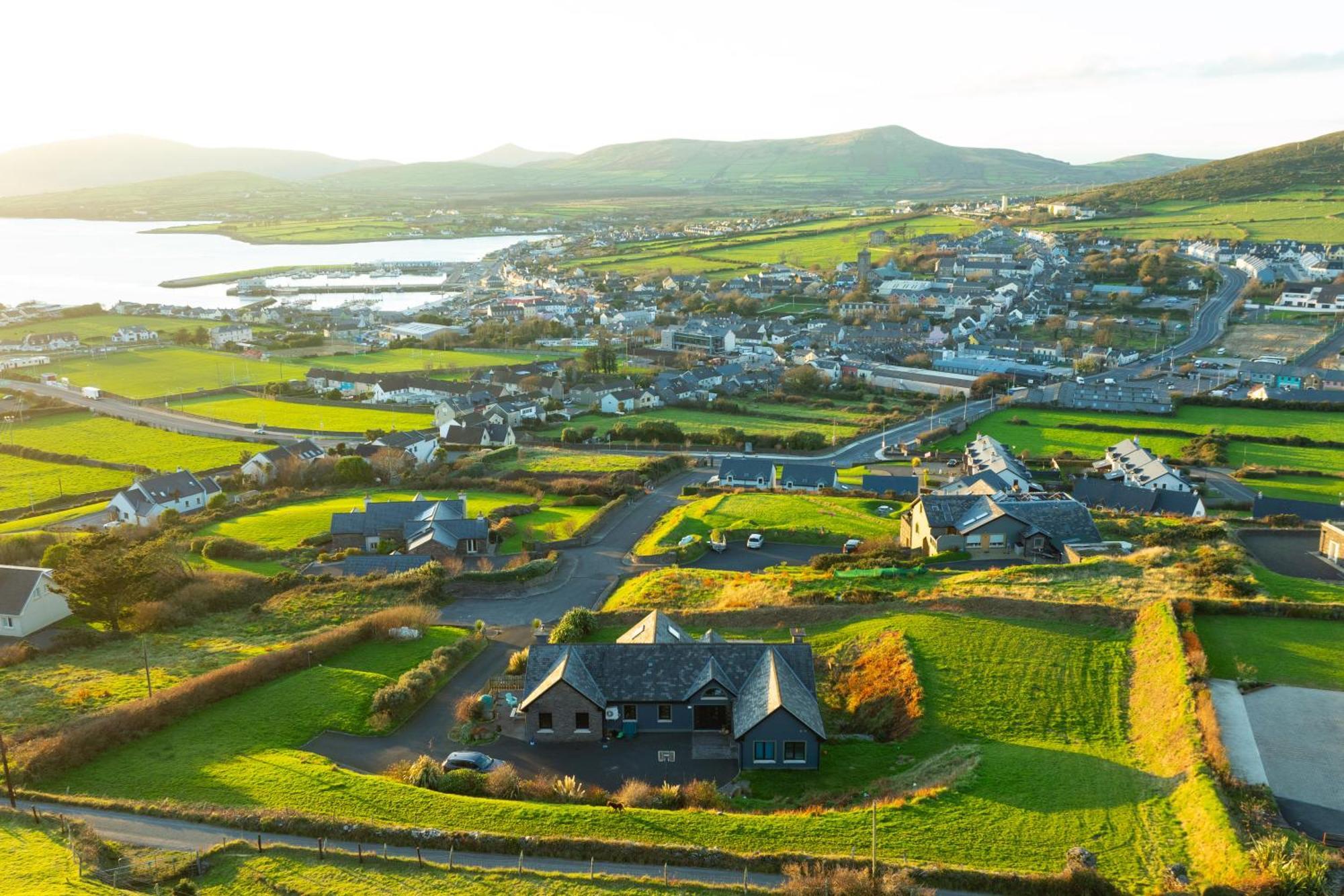 Dingle Panorama - 5 Star Luxury Villa ภายนอก รูปภาพ