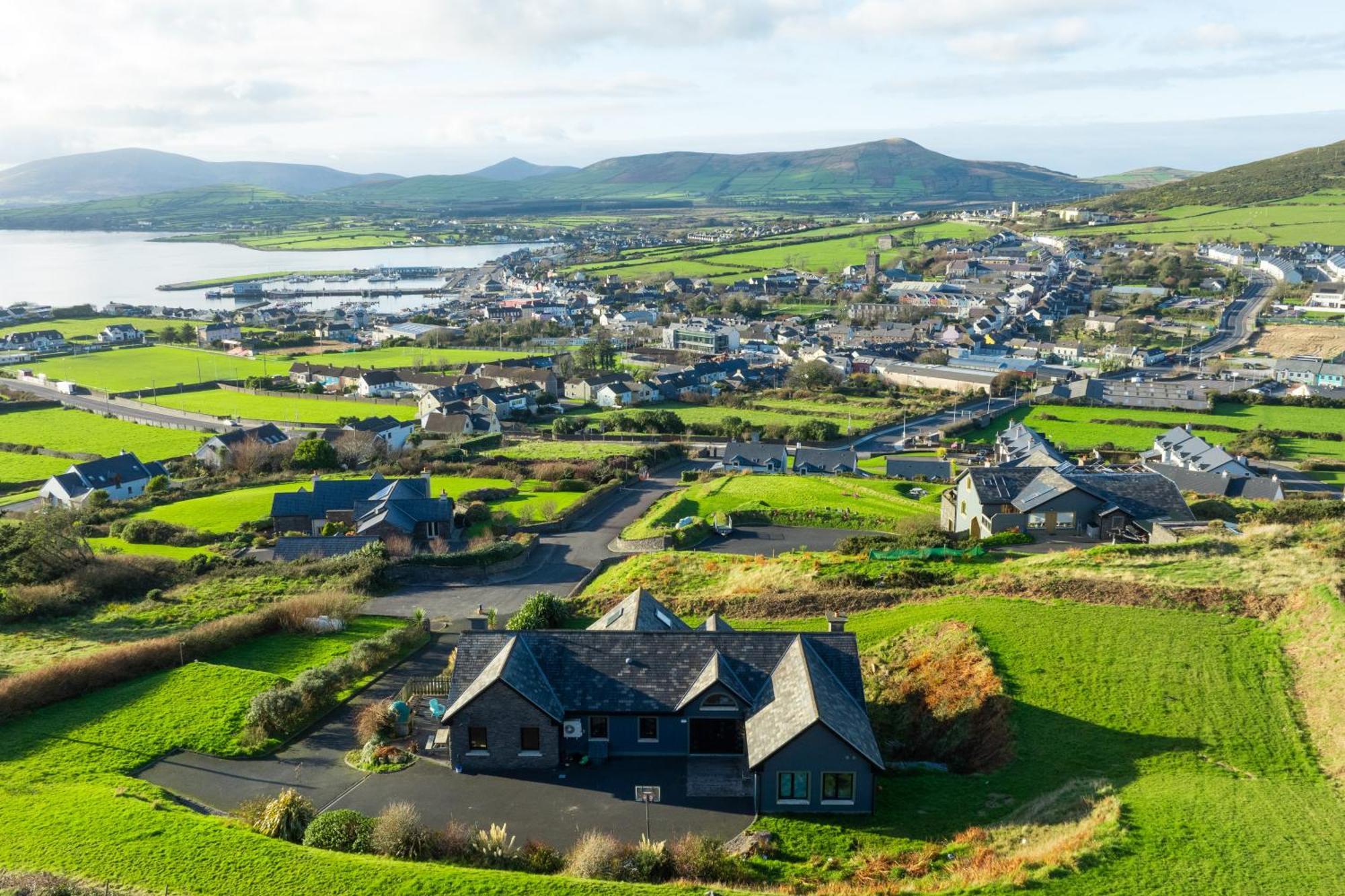 Dingle Panorama - 5 Star Luxury Villa ภายนอก รูปภาพ